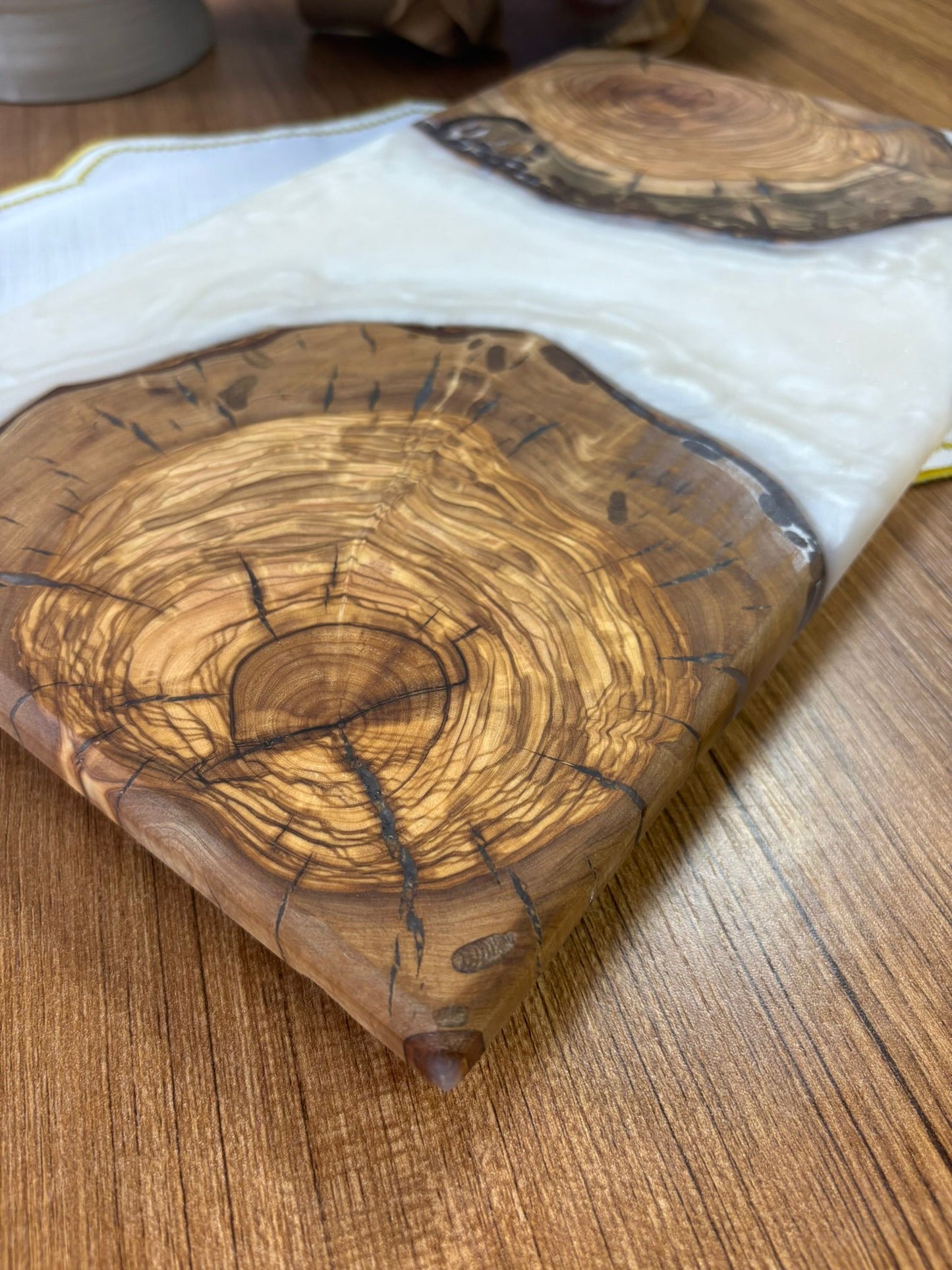 Ayaklı Dikdörtgen Epoksi Sunumluk Orta Boy / Krem / Orta Sunumluk